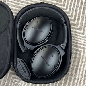 Bose QC35 noise cancelling headphones